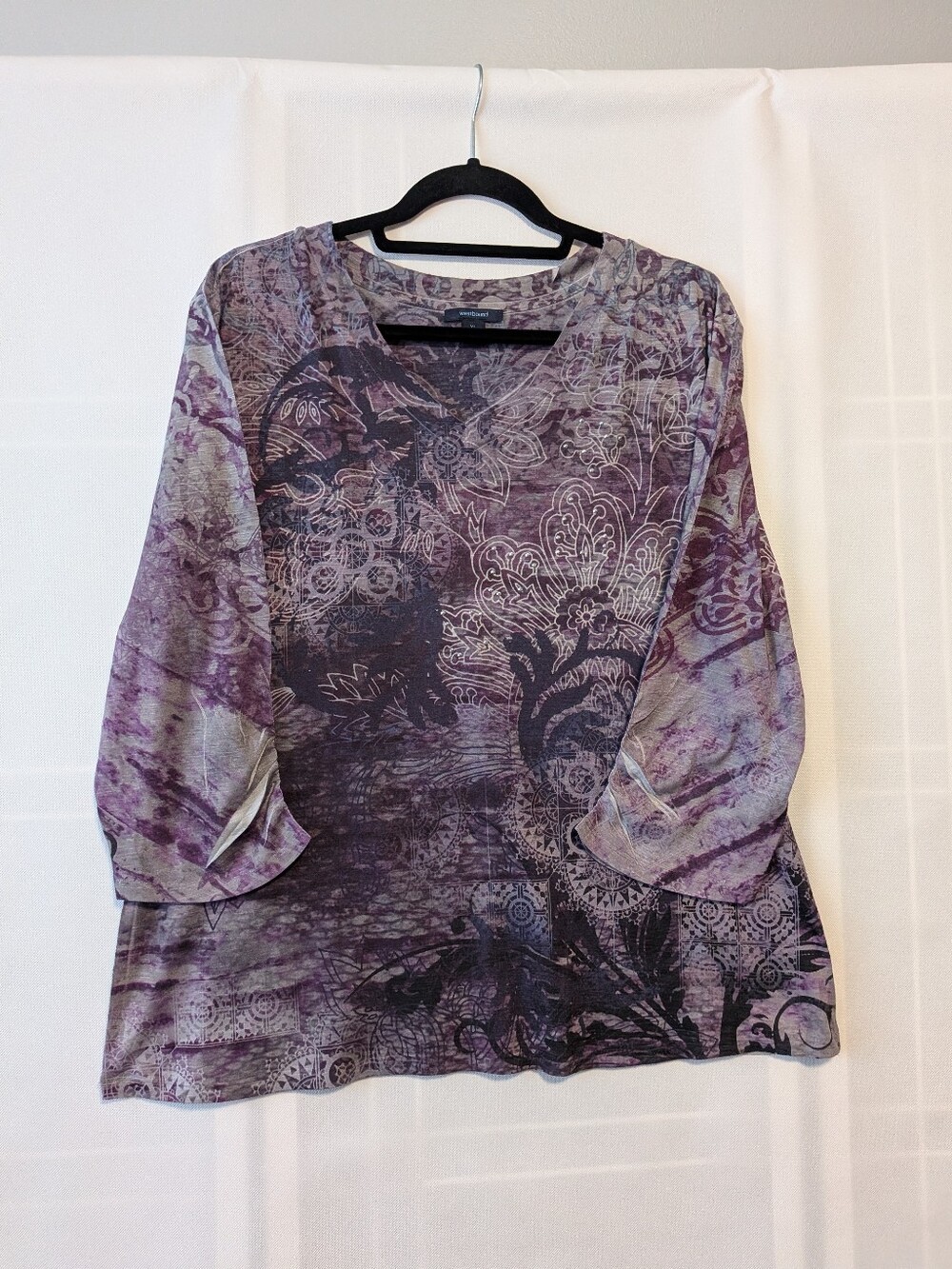 Westbound Women's floral V-neck blouse featuring rhinestone accents Size XL